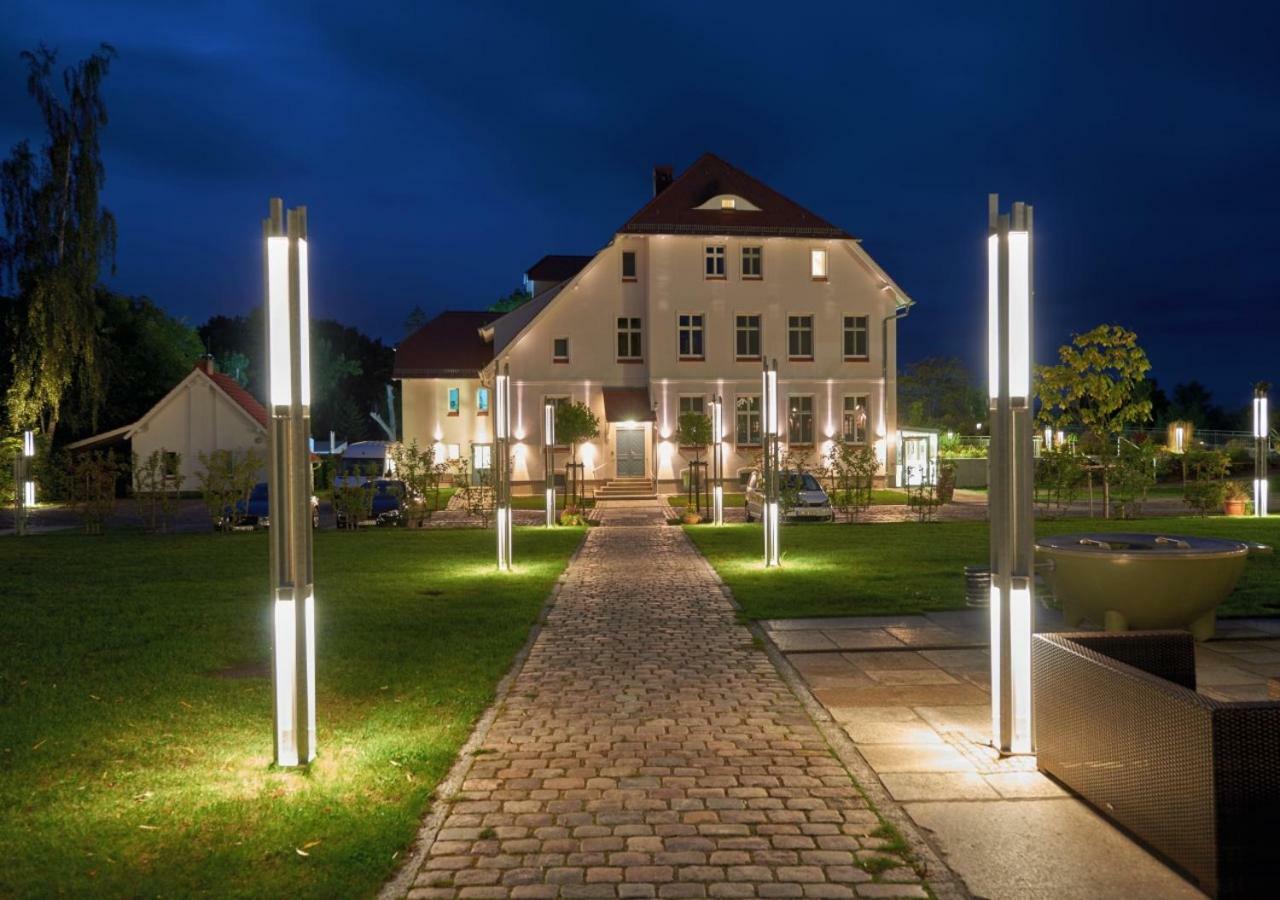 Hotel Und Restaurant Am Peenetal Liepen  Bagian luar foto